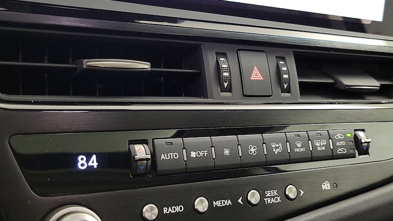 2024 Lexus ES Hybrid 300h Luxury 15