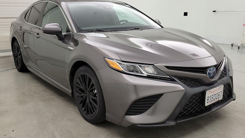 2020 Toyota Camry SE Hero Image