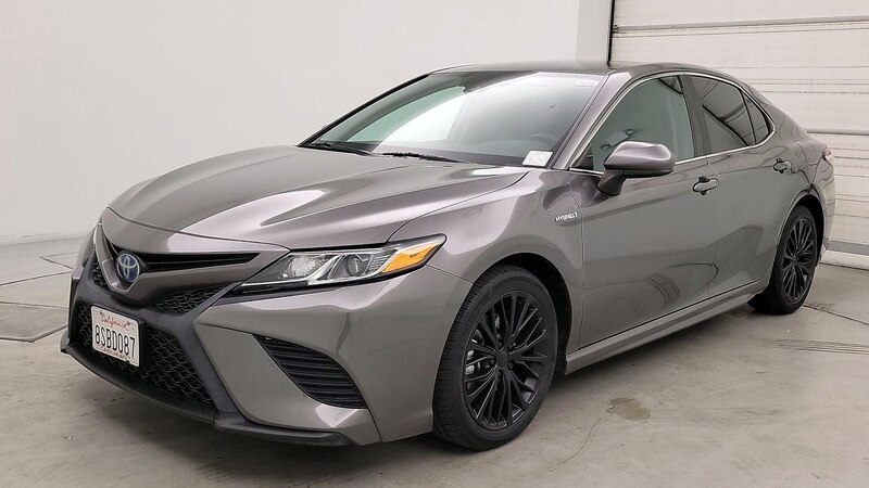 2020 Toyota Camry SE 3