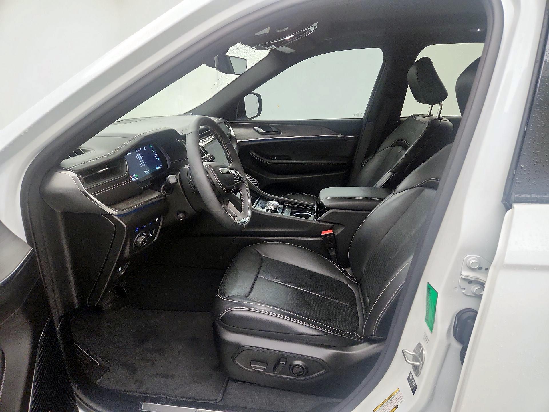 Thumbnail: 2022 Jeep Grand Cherokee - 11