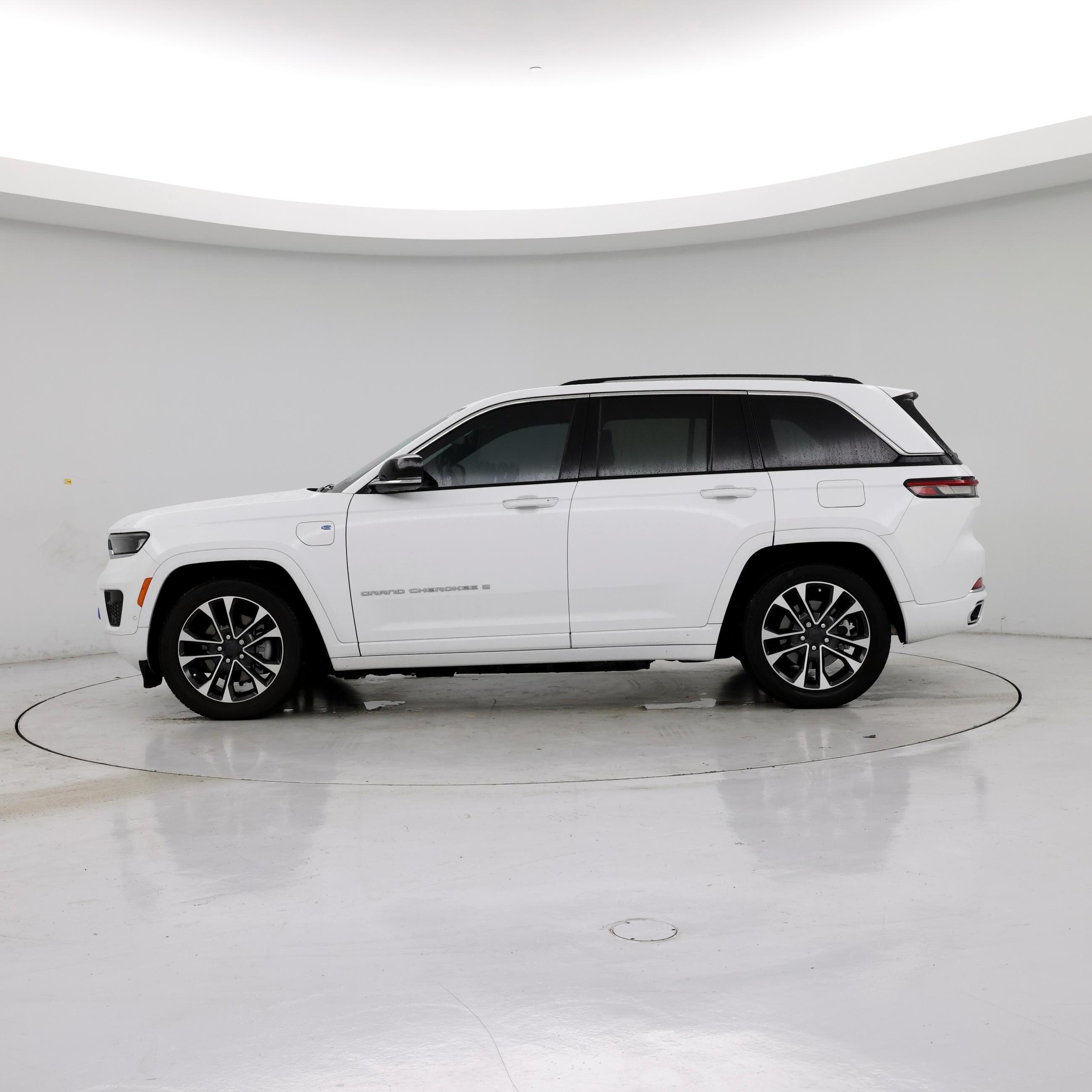 Thumbnail: 2022 Jeep Grand Cherokee - 3