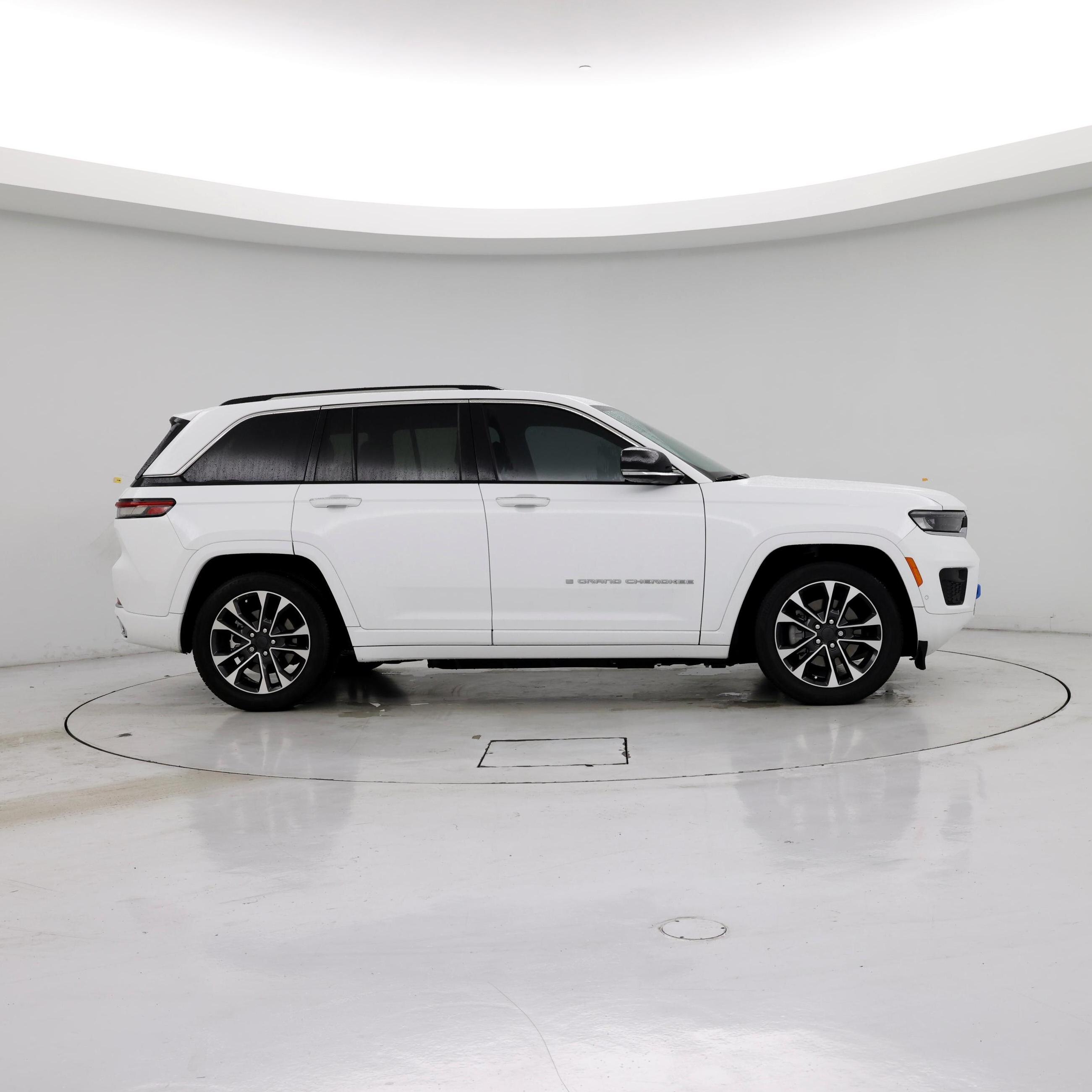 Thumbnail: 2022 Jeep Grand Cherokee - 7