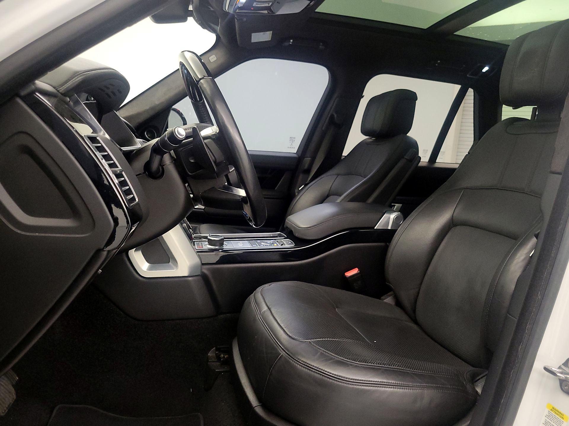 Thumbnail: 2019 Land Rover Range Rover - 11