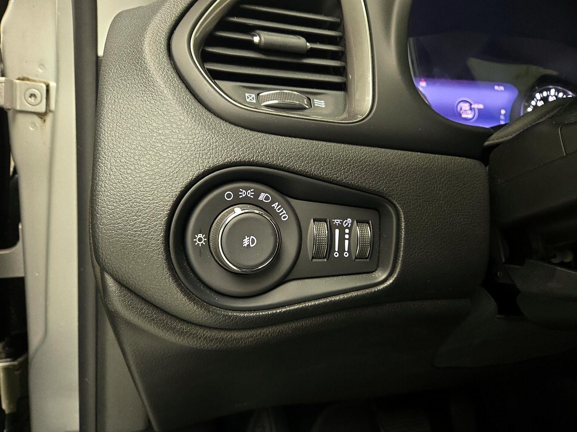 Thumbnail: 2021 Jeep Renegade - 13