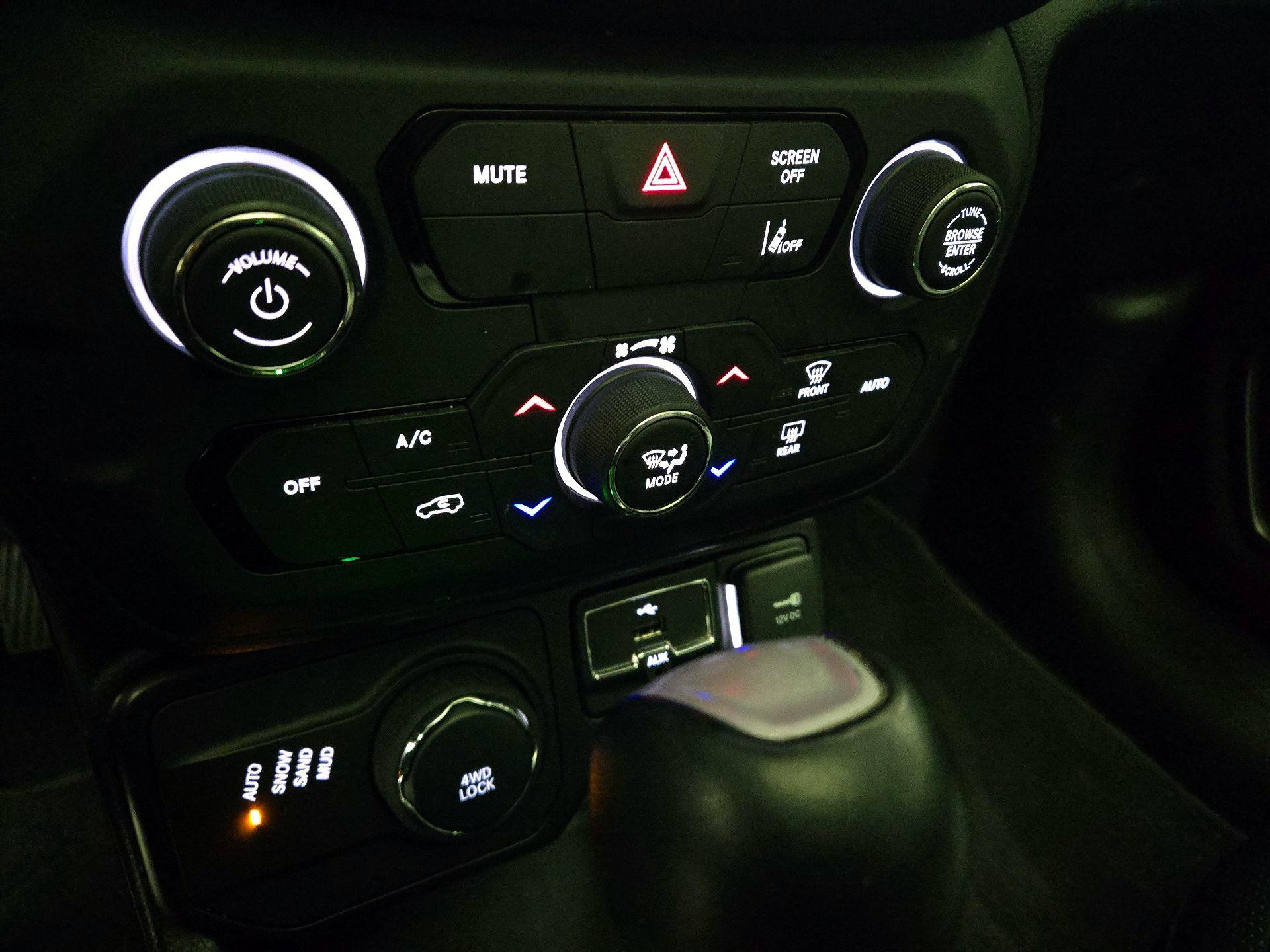 Thumbnail: 2021 Jeep Renegade - 17