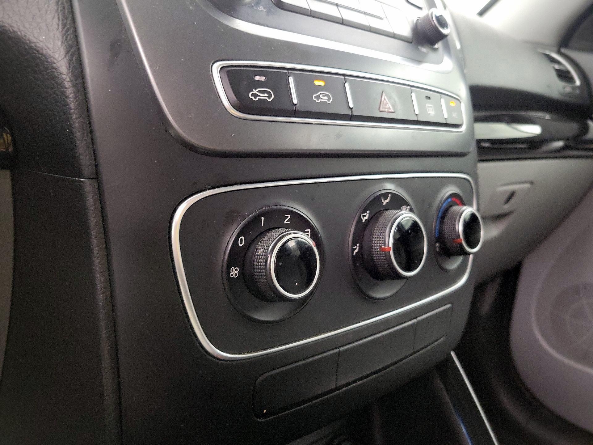Thumbnail: 2014 Kia Sorento - 15