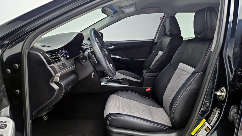 2014 Toyota Camry SE 11