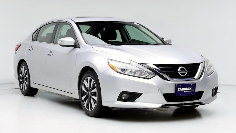 2017 Nissan Altima SL Hero Image