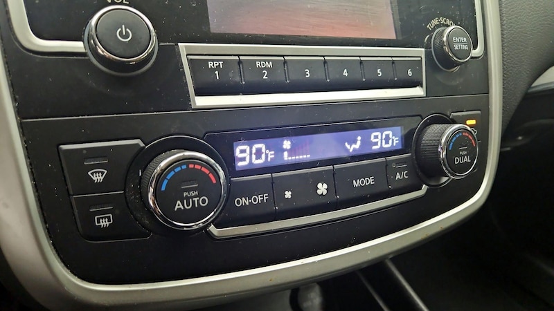2017 Nissan Altima SL 16