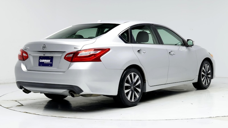 2017 Nissan Altima SL 8