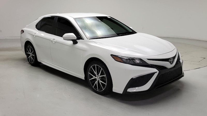 2022 Toyota Camry SE Hero Image