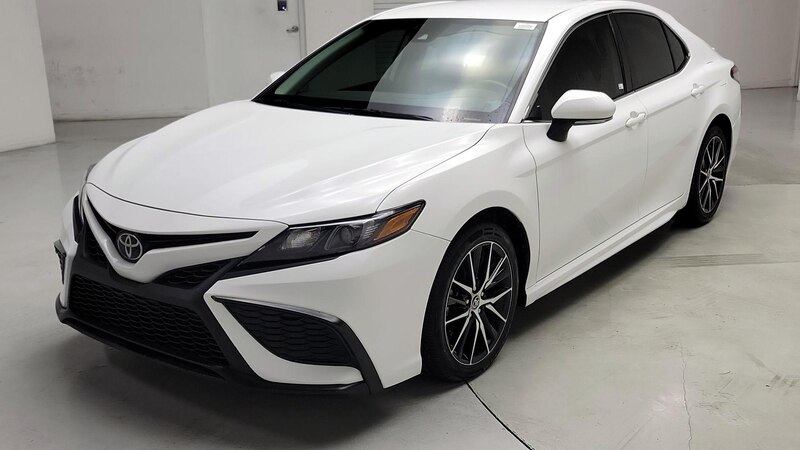 2022 Toyota Camry SE 3