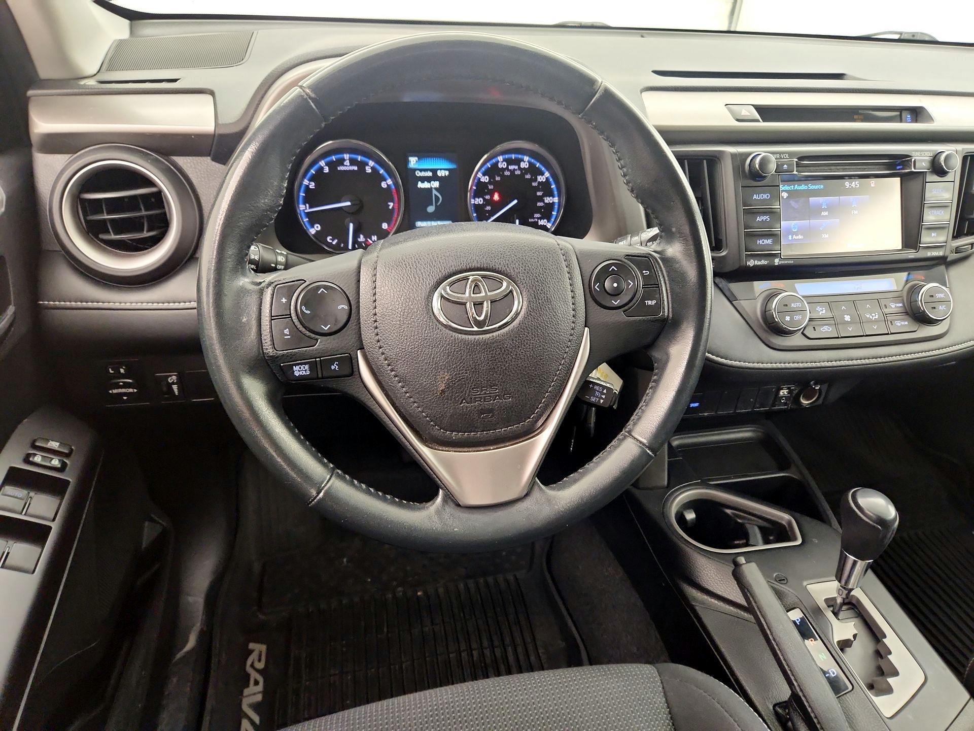 Thumbnail: 2016 Toyota RAV4 - 10