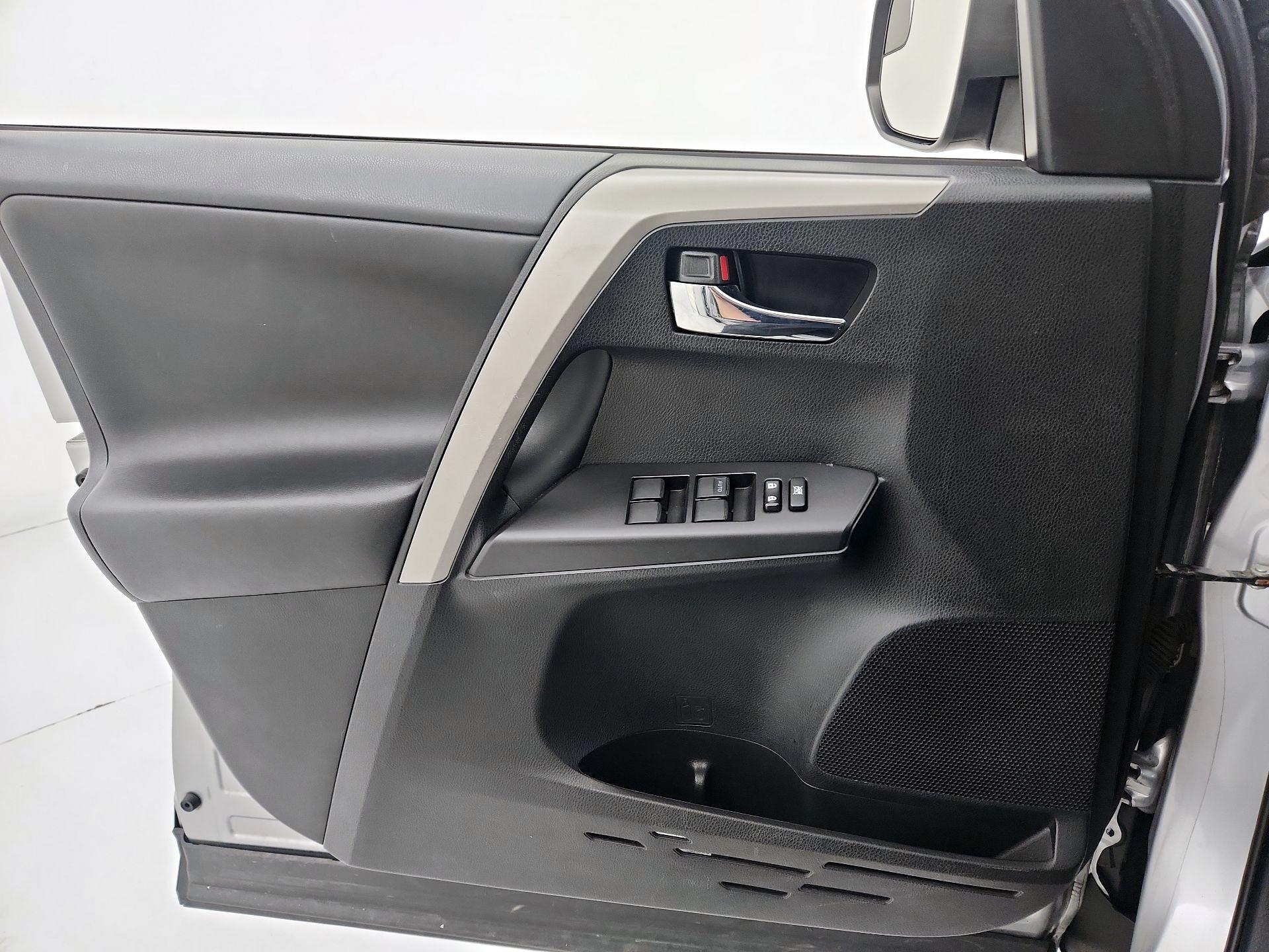 Thumbnail: 2016 Toyota RAV4 - 12