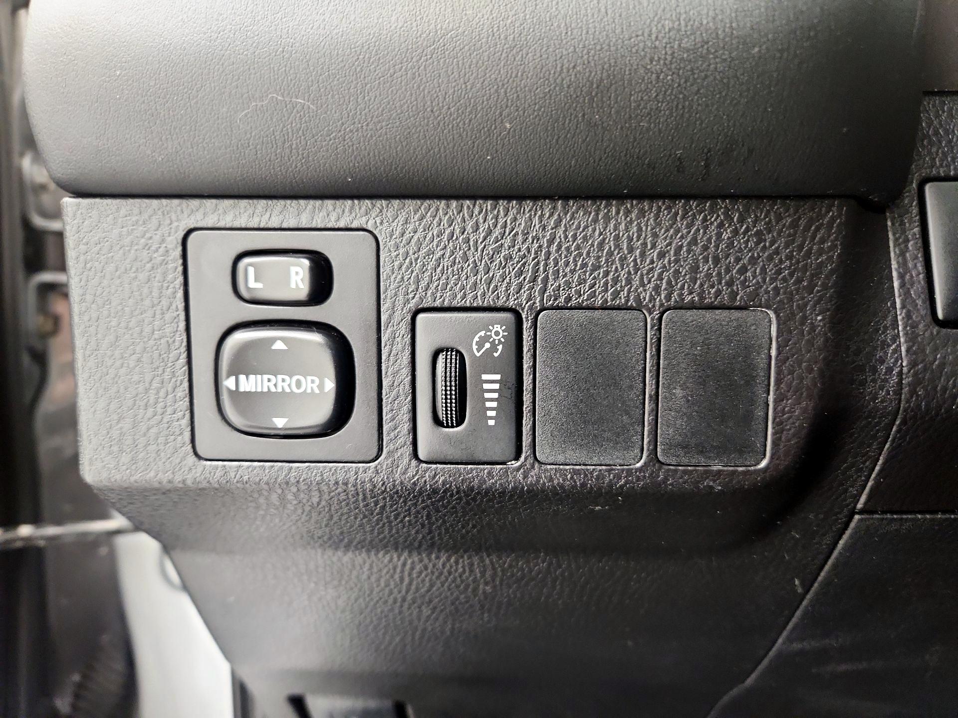 Thumbnail: 2016 Toyota RAV4 - 13