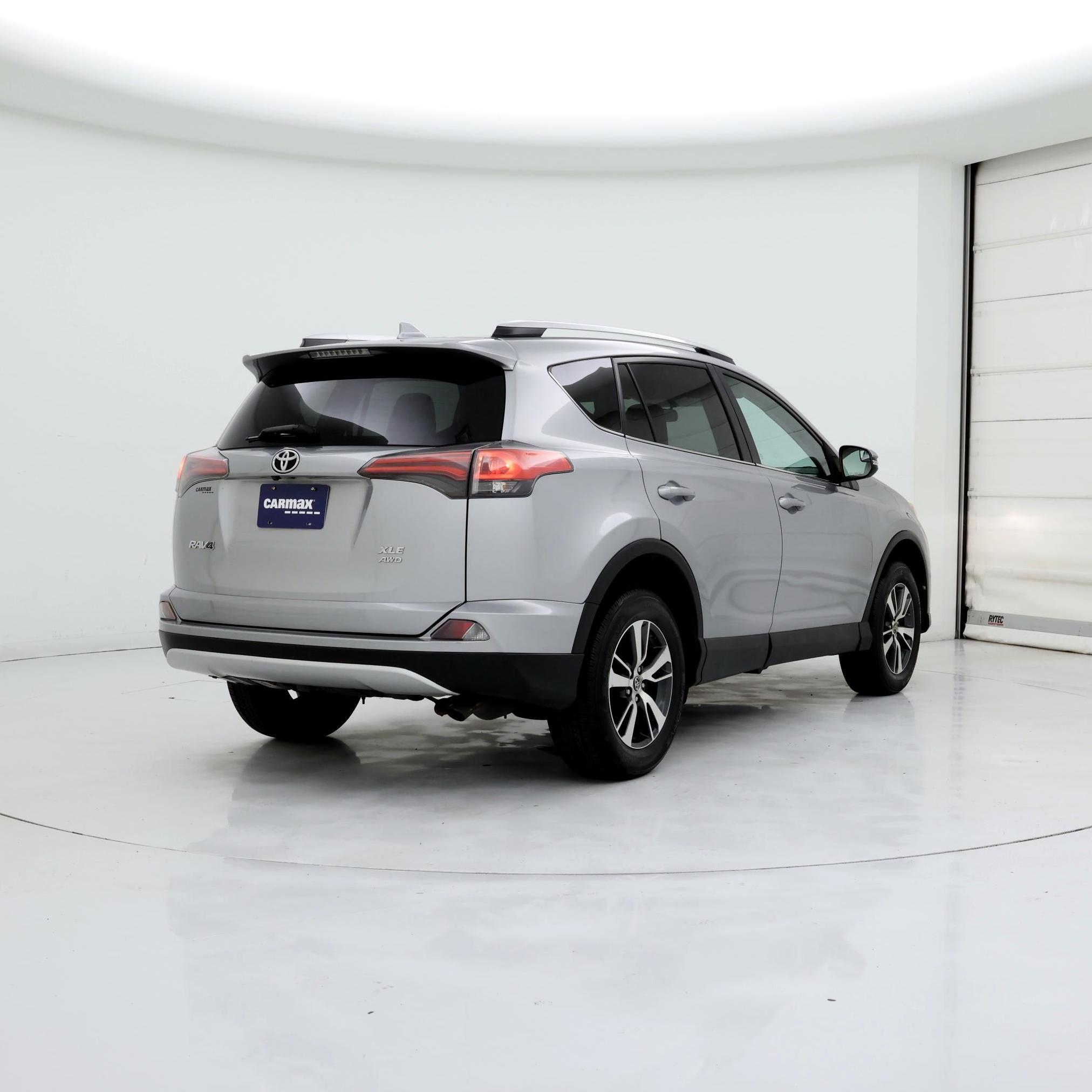 Thumbnail: 2016 Toyota RAV4 - 8