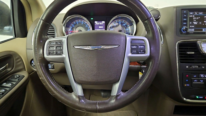 2014 Chrysler Town & Country Touring 10