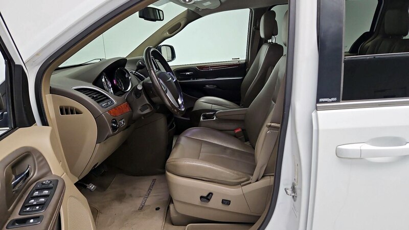 2014 Chrysler Town & Country Touring 11