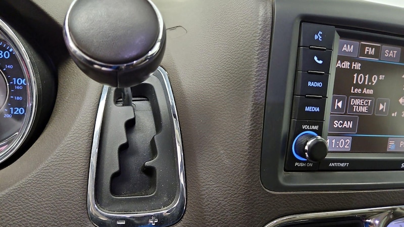 2014 Chrysler Town & Country Touring 17