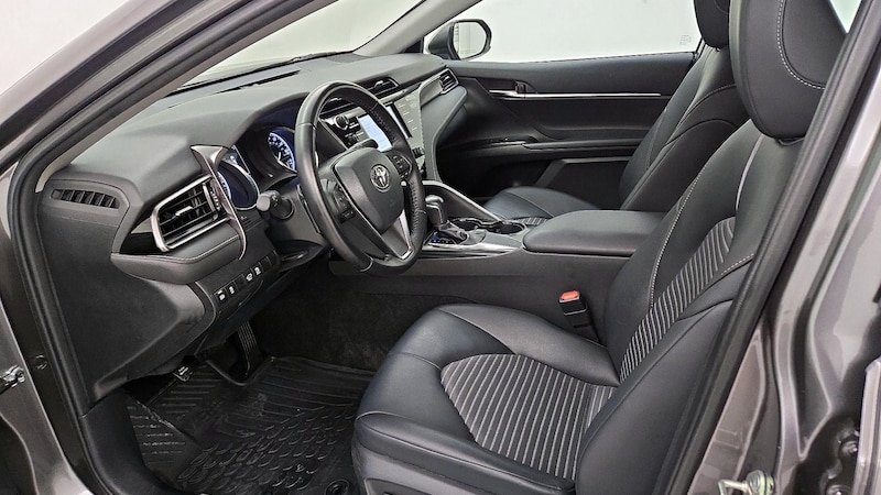2020 Toyota Camry SE 11