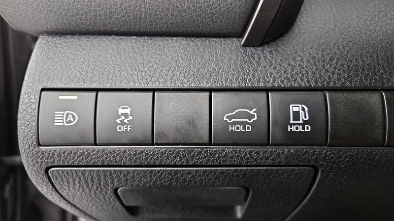 2020 Toyota Camry SE 13