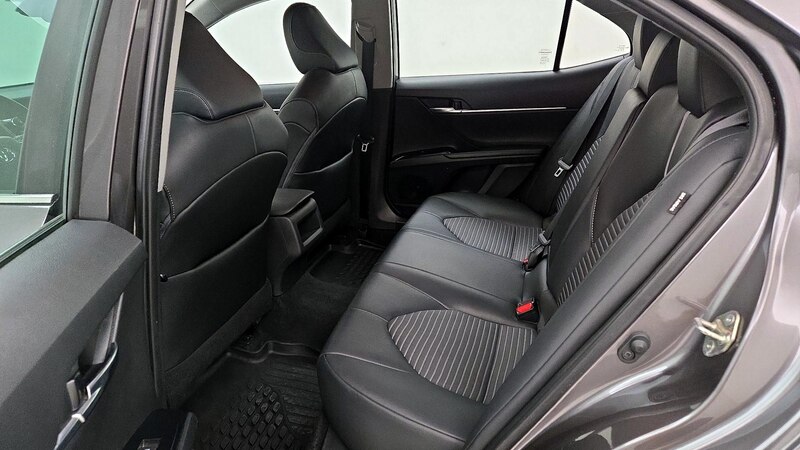 2020 Toyota Camry SE 19