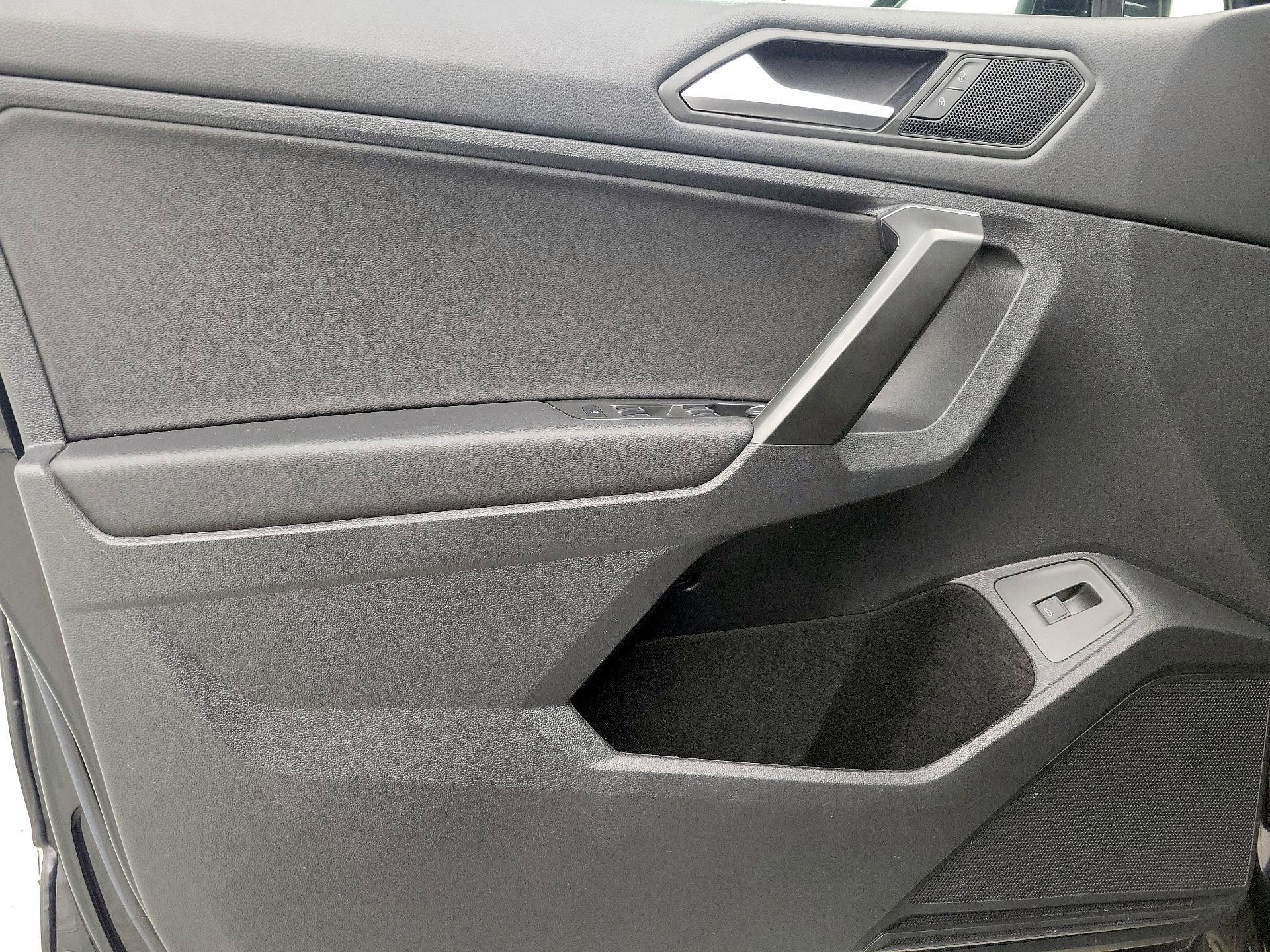 Thumbnail: 2021 Volkswagen Tiguan - 12