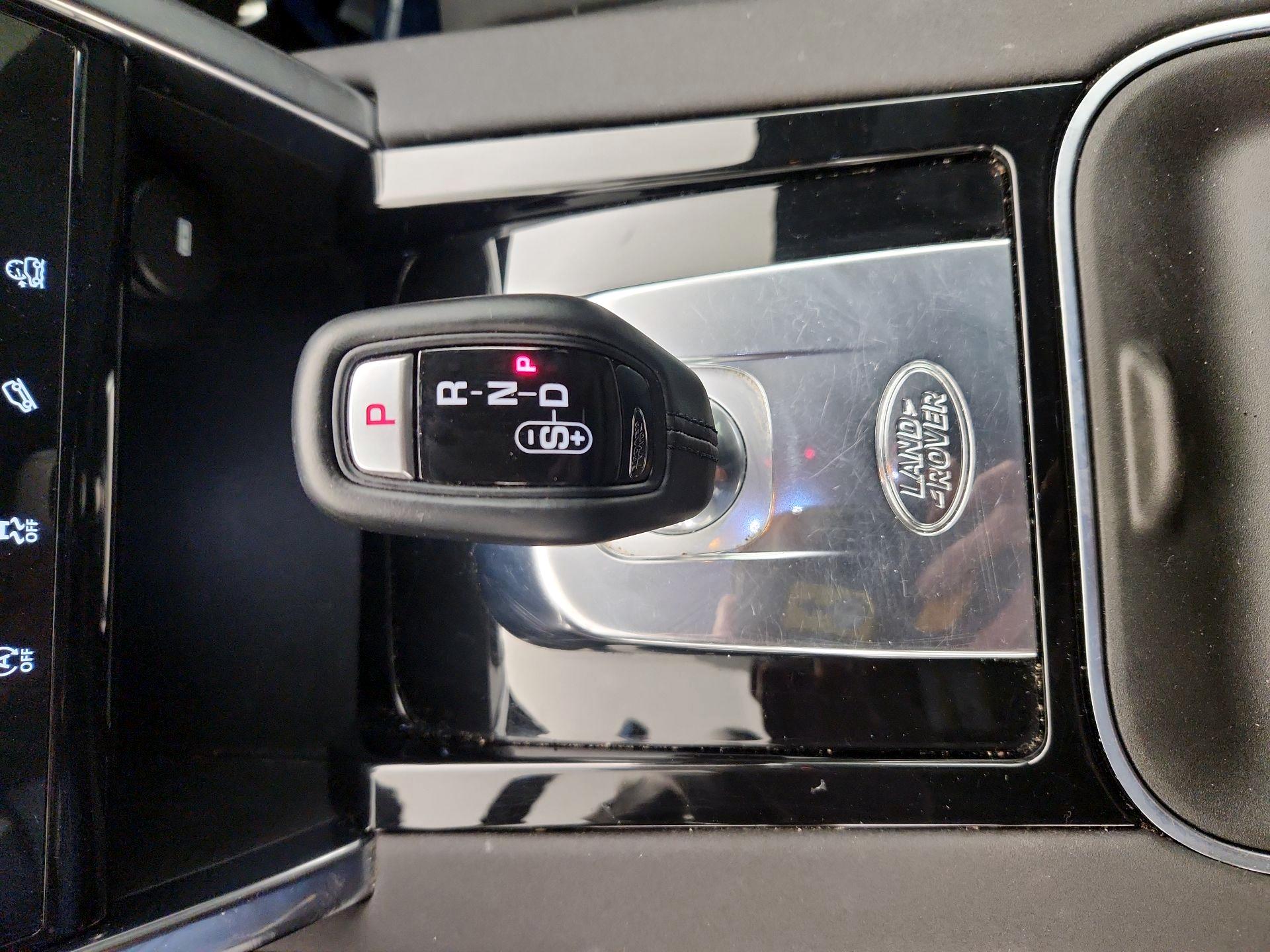 Thumbnail: 2020 Land Rover Discovery Sport - 17