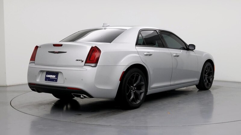 2022 Chrysler 300 S 8