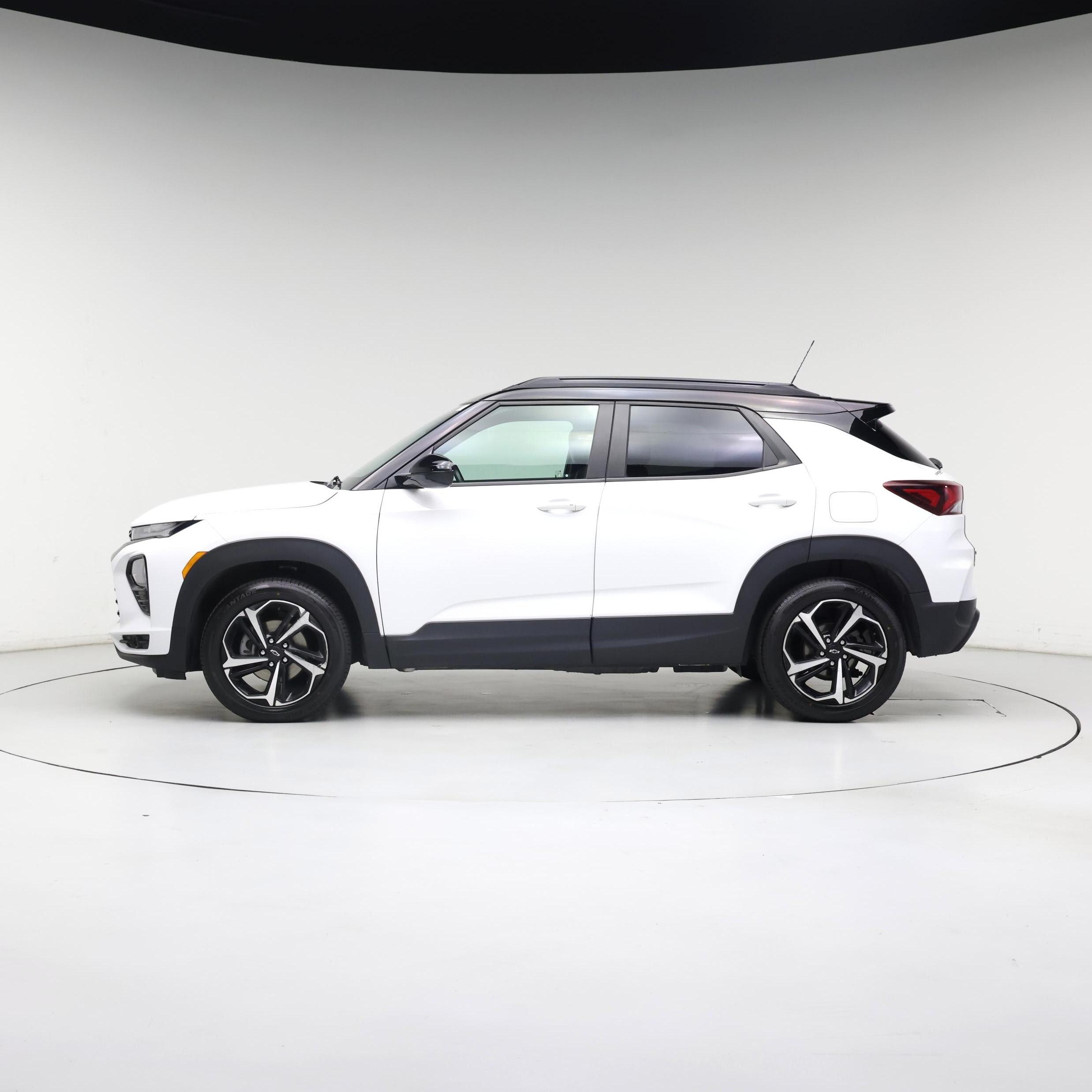 Thumbnail: 2021 Chevrolet TrailBlazer - 3