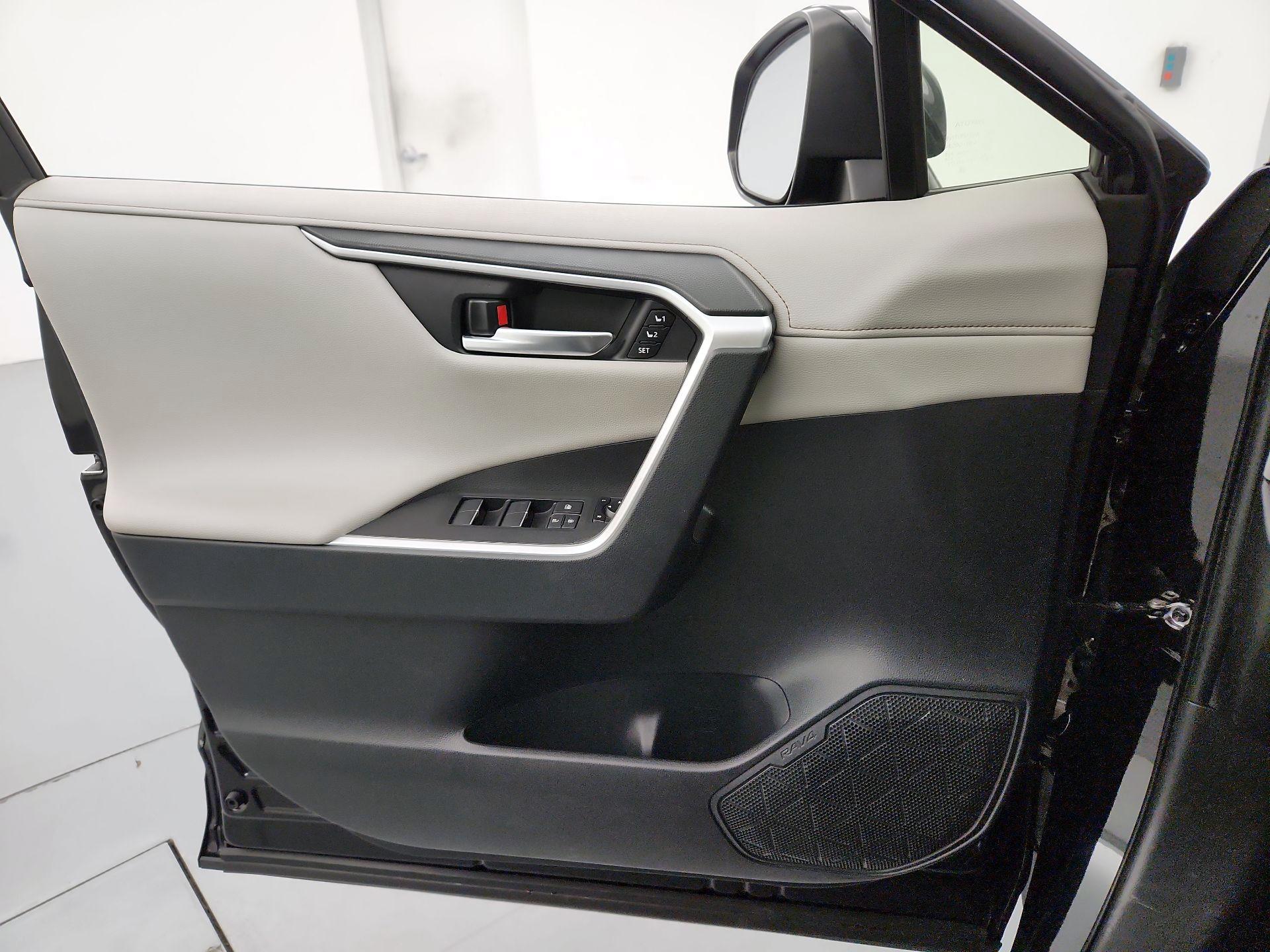 Thumbnail: 2019 Toyota RAV4 - 12