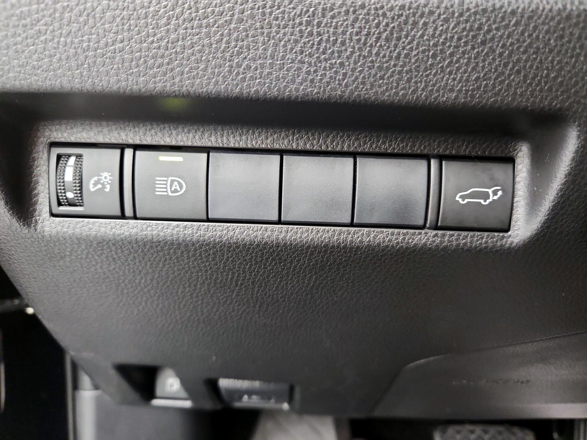 Thumbnail: 2019 Toyota RAV4 - 13