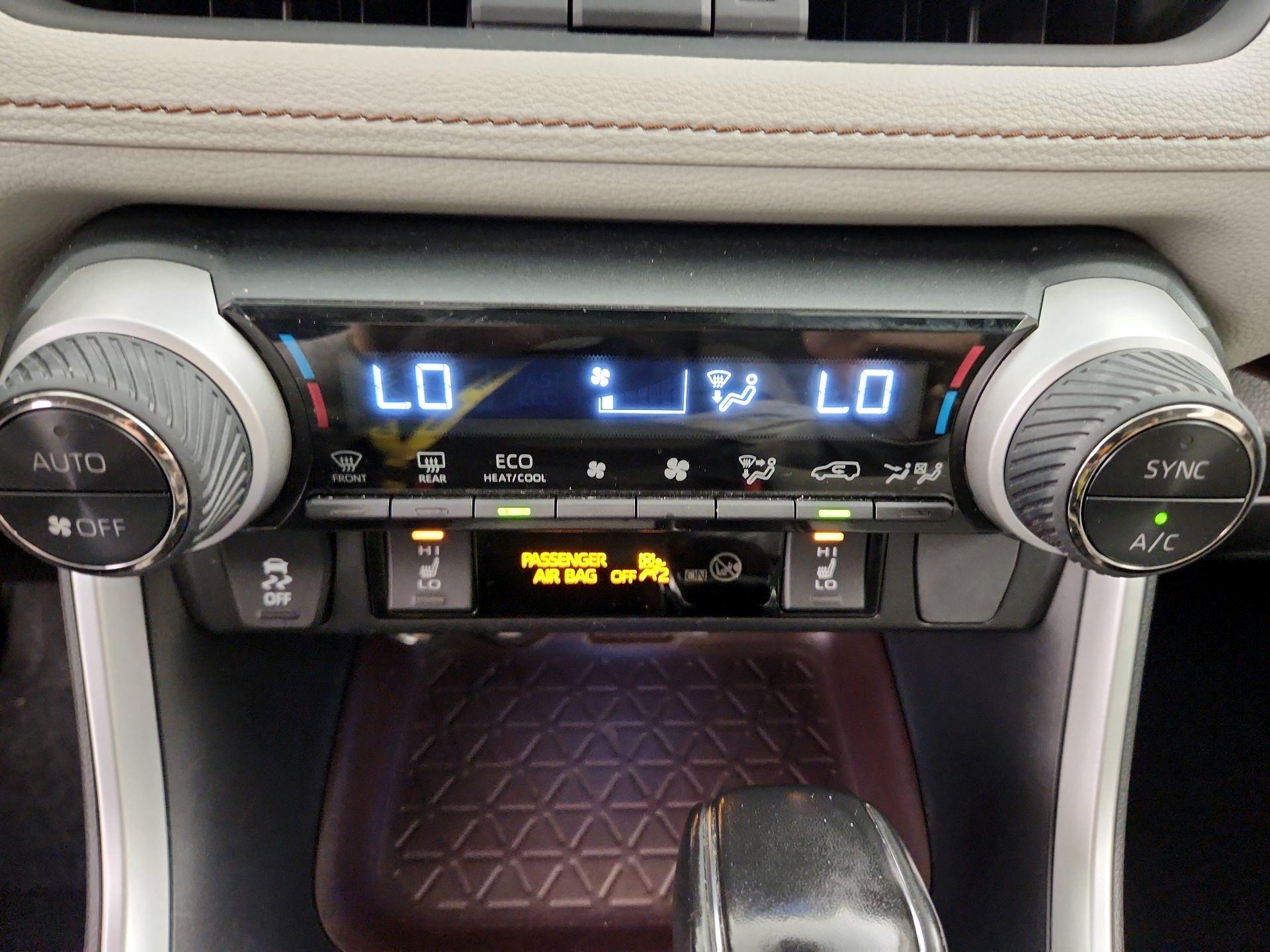 Thumbnail: 2019 Toyota RAV4 - 17