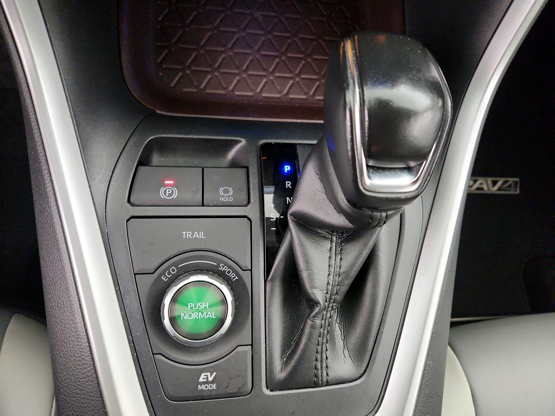 Thumbnail: 2019 Toyota RAV4 - 18