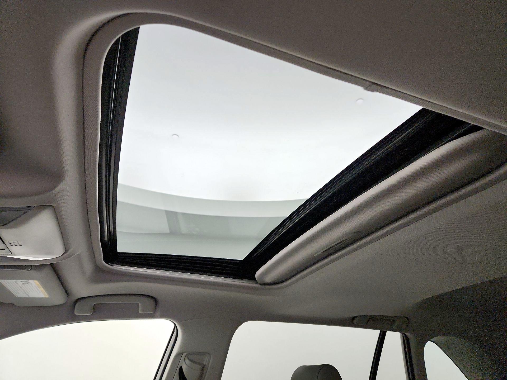 Thumbnail: 2019 Toyota RAV4 - 20