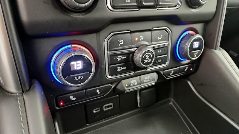 2023 Chevrolet Suburban 1500 LT 17