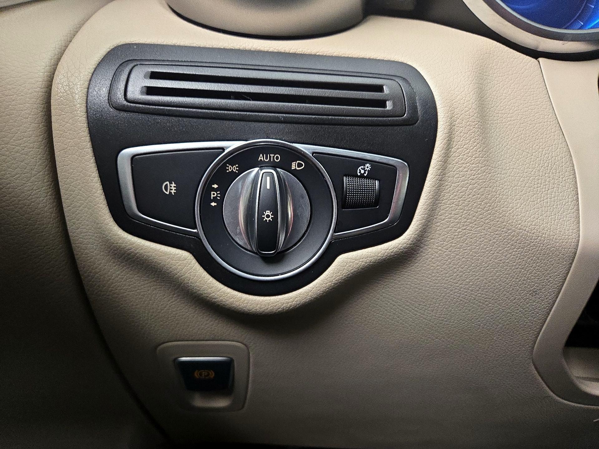 Thumbnail: 2022 Mercedes-Benz GLC - 13