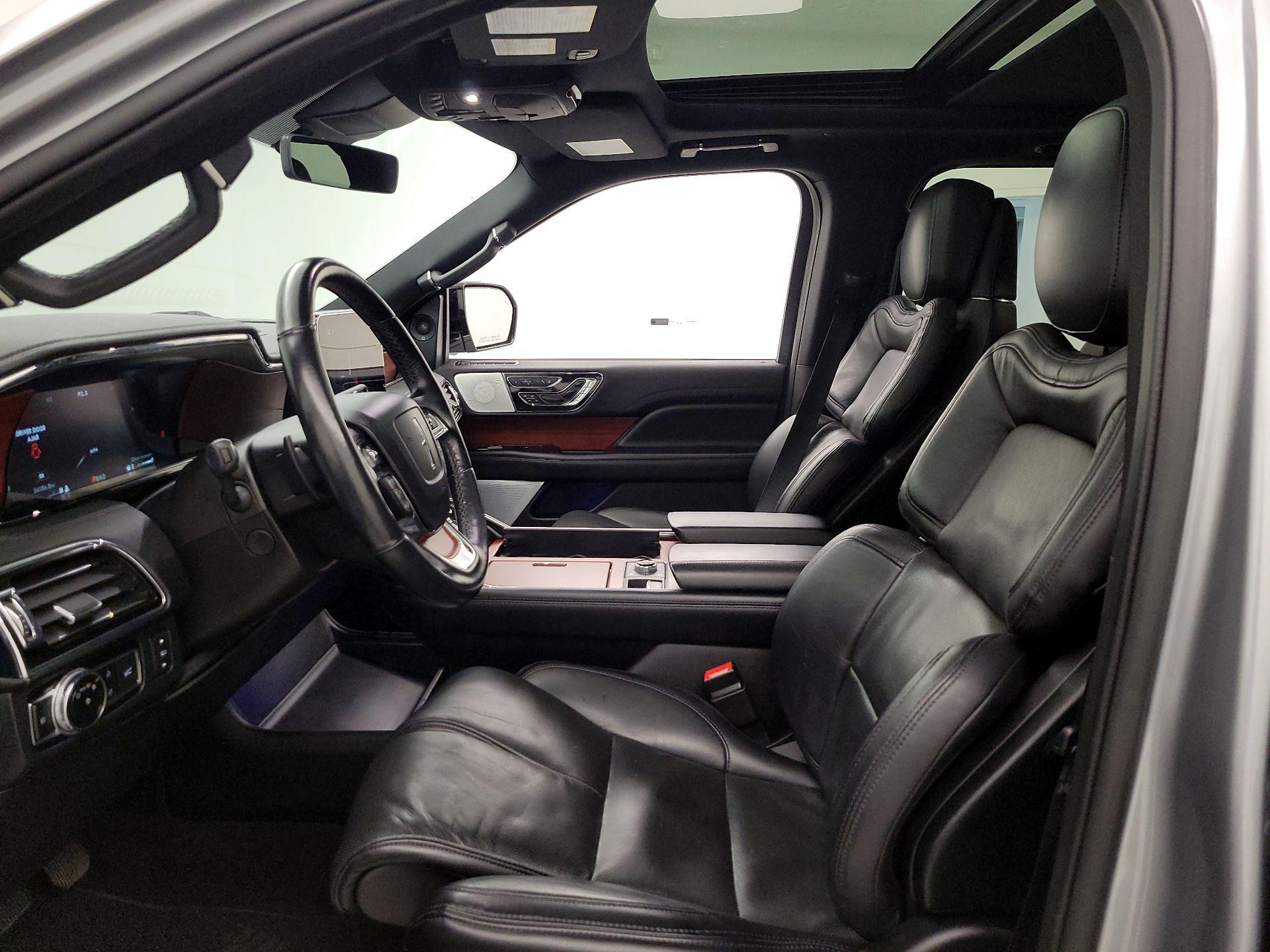 Thumbnail: 2021 Lincoln Navigator L - 11