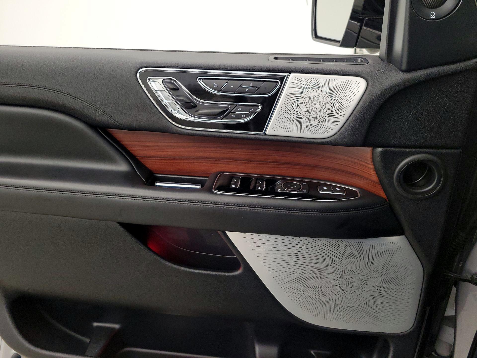 Thumbnail: 2021 Lincoln Navigator L - 12