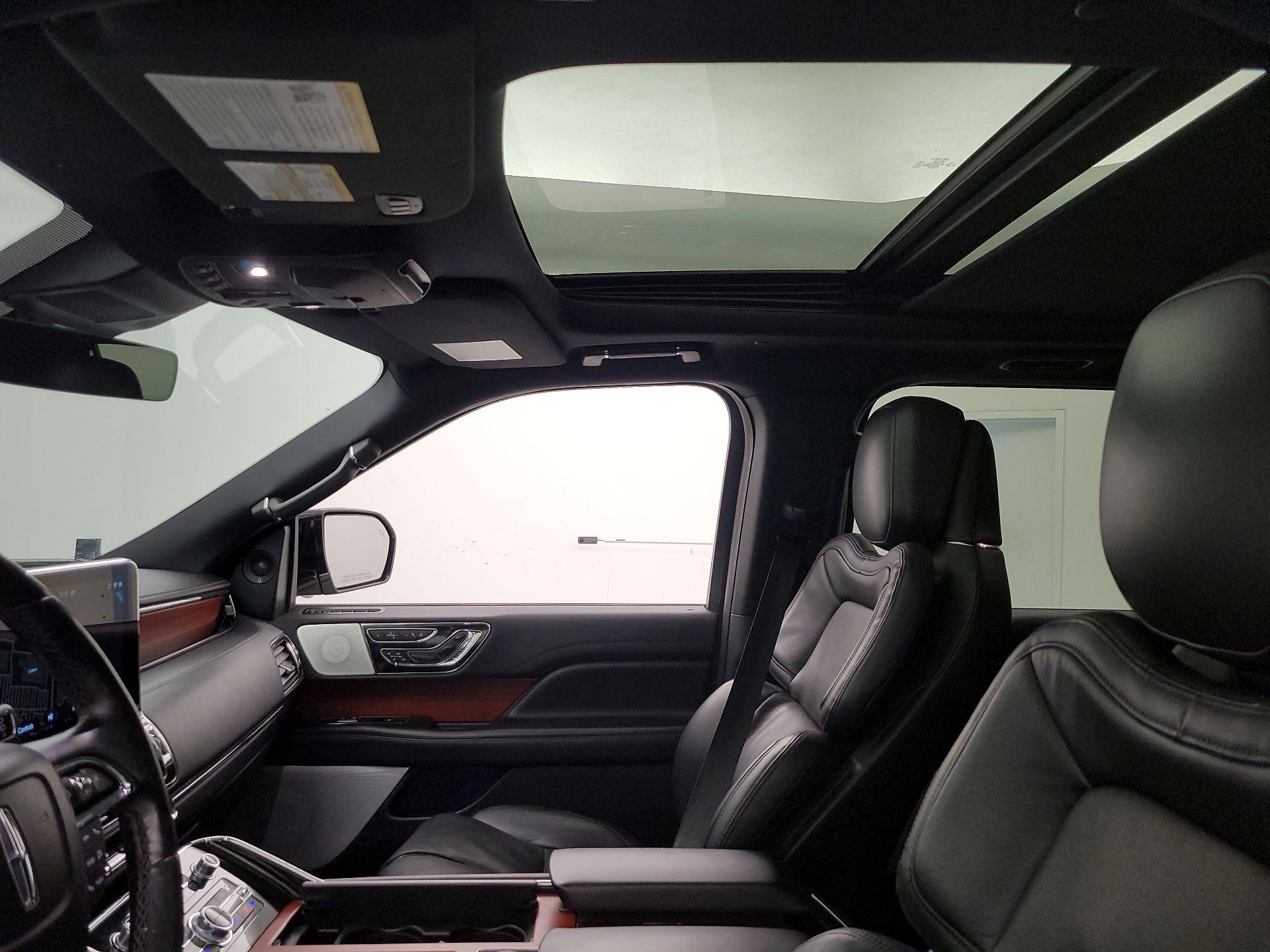 Thumbnail: 2021 Lincoln Navigator L - 20