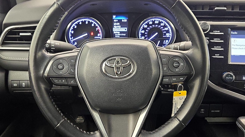 2019 Toyota Camry SE 10