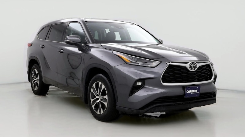 2022 Toyota Highlander XLE Hero Image