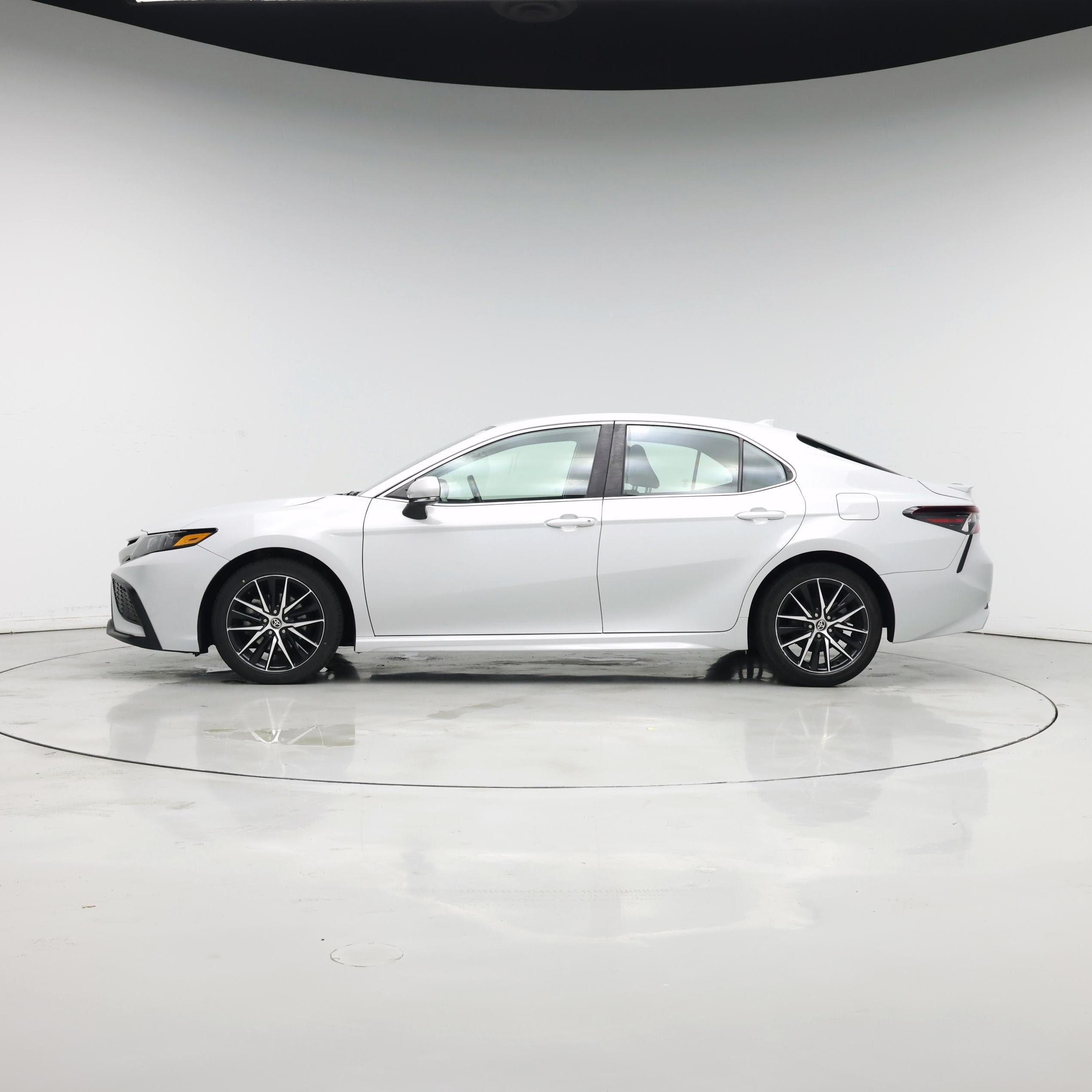Thumbnail: 2022 Toyota Camry - 3