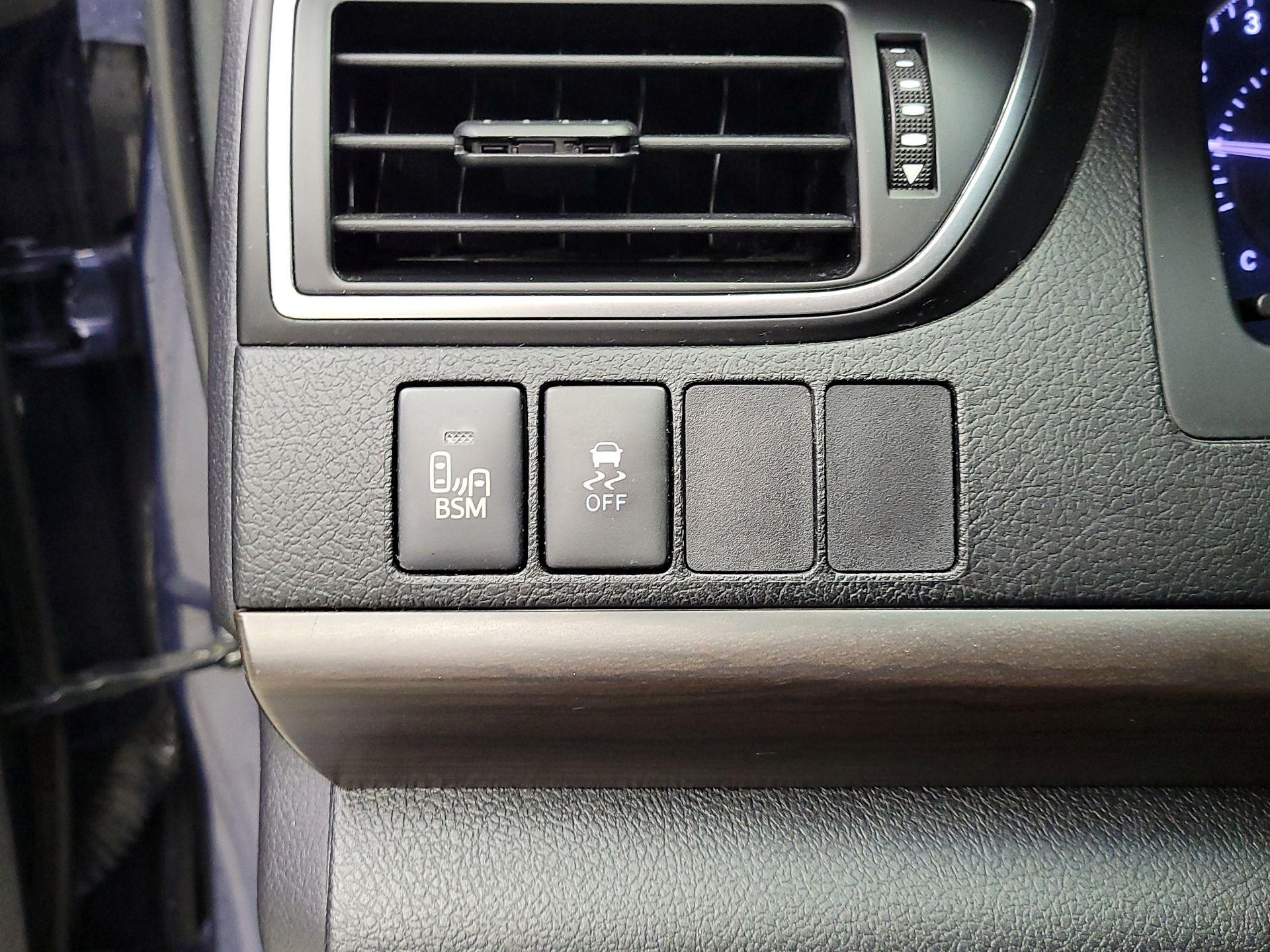 Thumbnail: 2015 Toyota Camry - 13