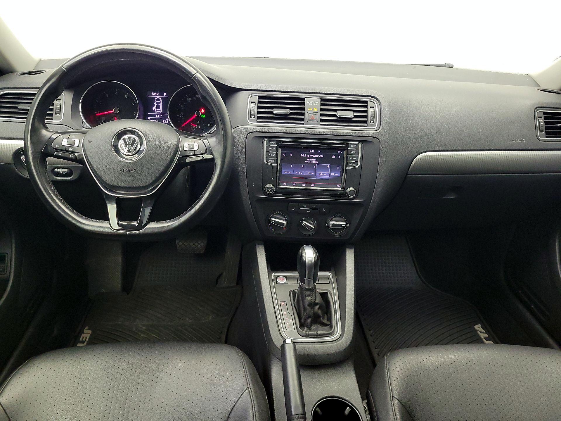 Thumbnail: 2017 Volkswagen Jetta - 9