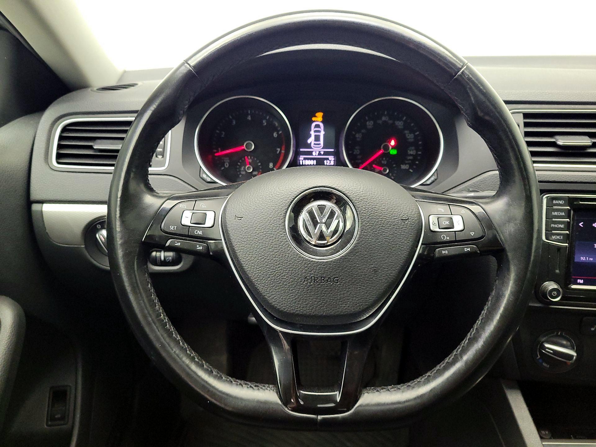 Thumbnail: 2017 Volkswagen Jetta - 10