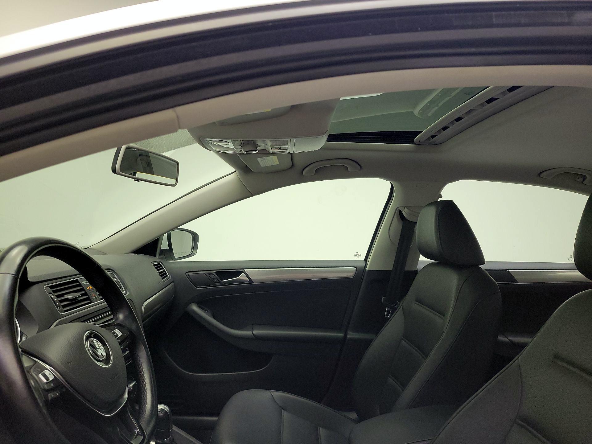 Thumbnail: 2017 Volkswagen Jetta - 19