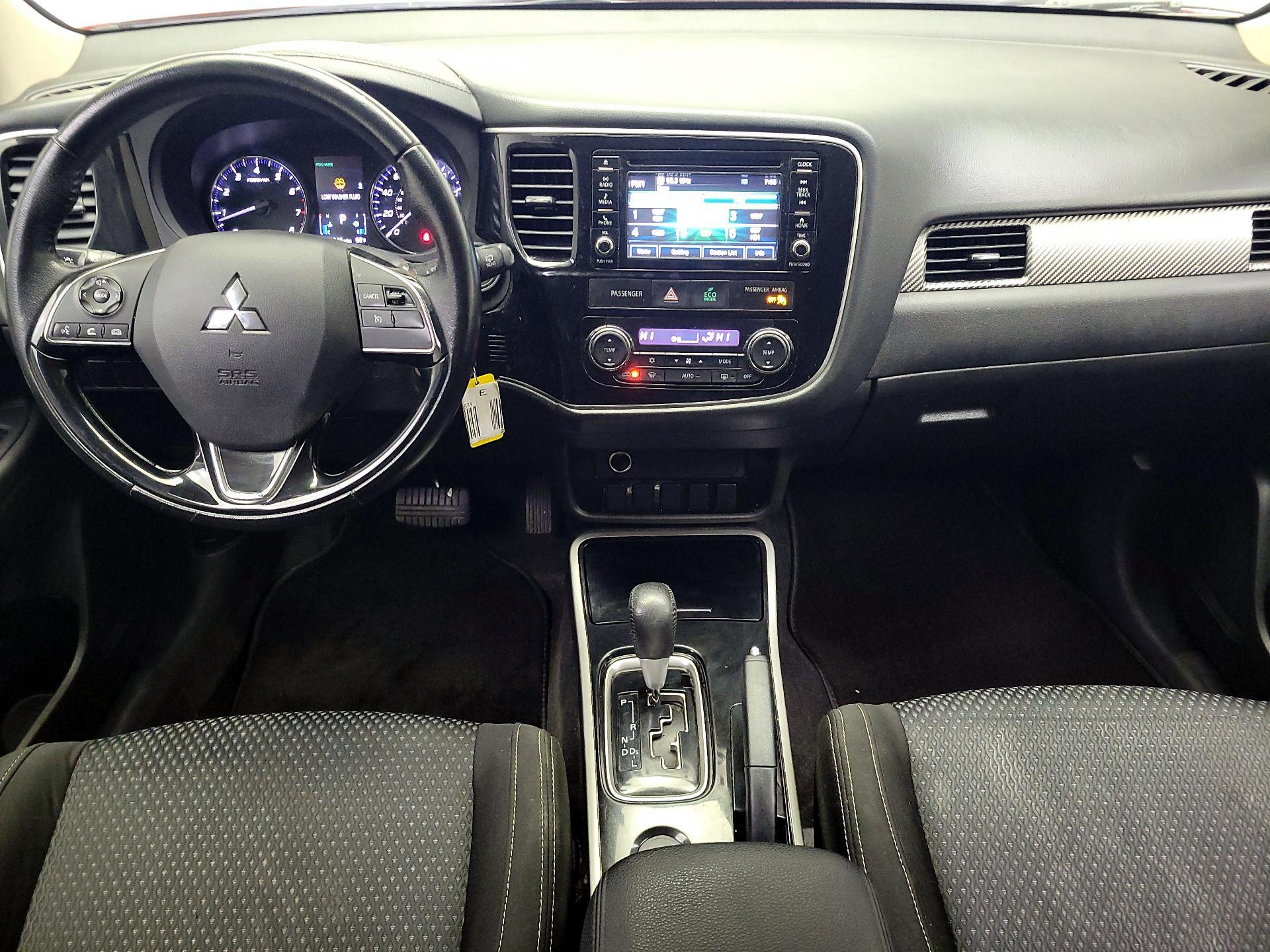 Thumbnail: 2017 Mitsubishi Outlander - 9