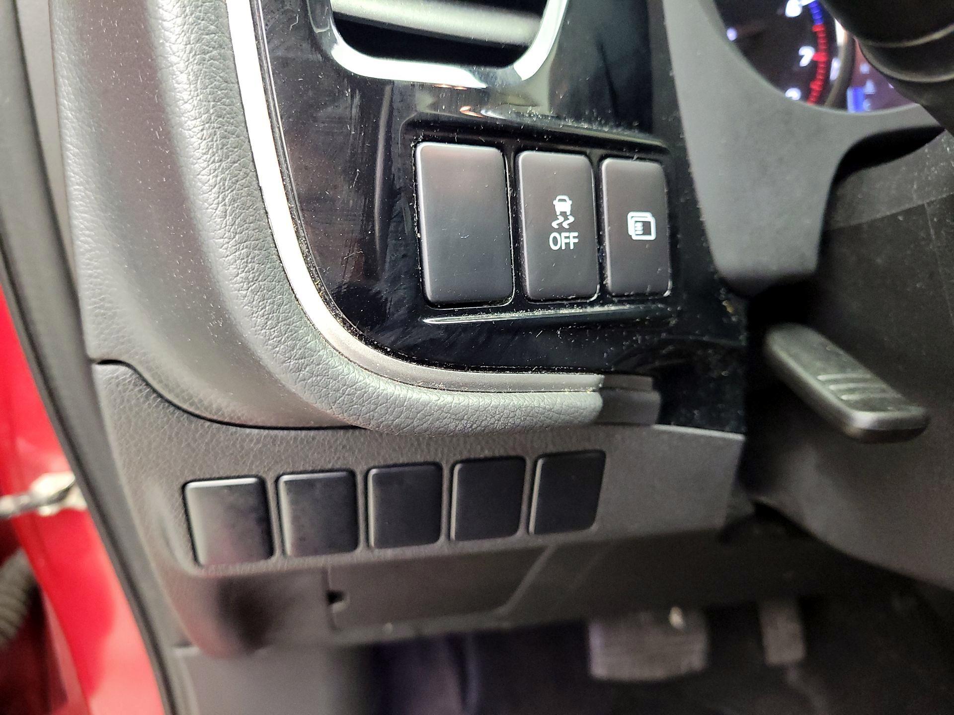 Thumbnail: 2017 Mitsubishi Outlander - 13