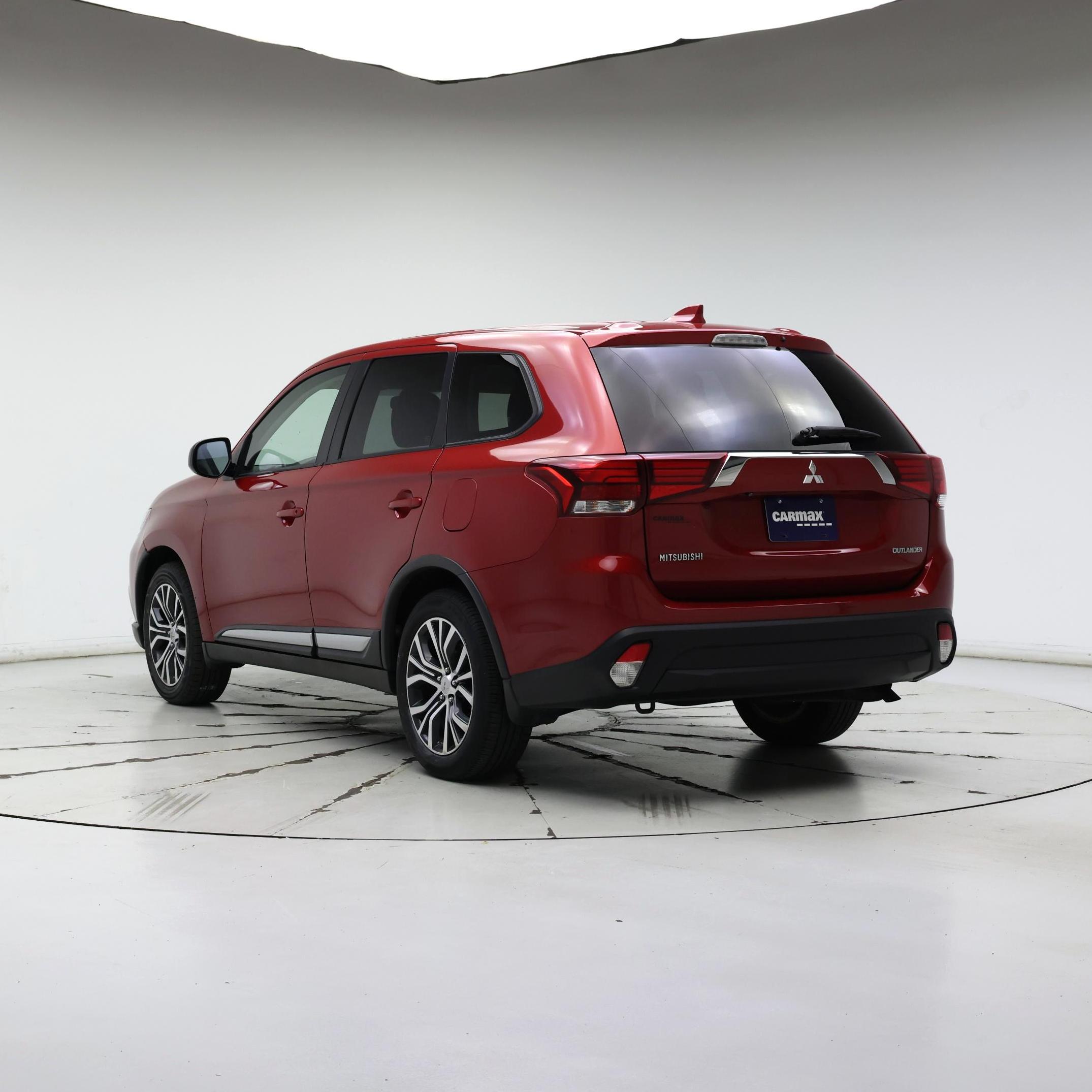 Thumbnail: 2017 Mitsubishi Outlander - 2